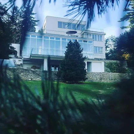 Seven Hills בית הארחה *